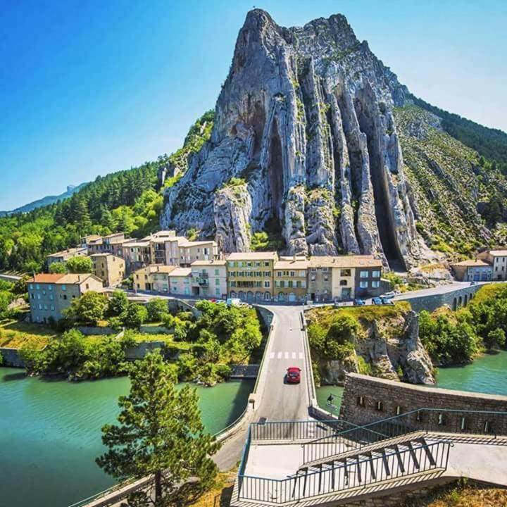 Au Paradis Des Grillons Espinasses Экстерьер фото